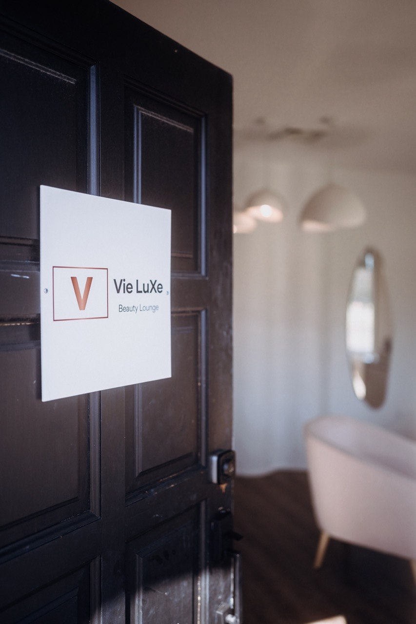 Vie Luxe sign